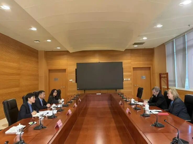 国合会副秘书长李永红与挪威驻华使馆参赞举行工作会谈